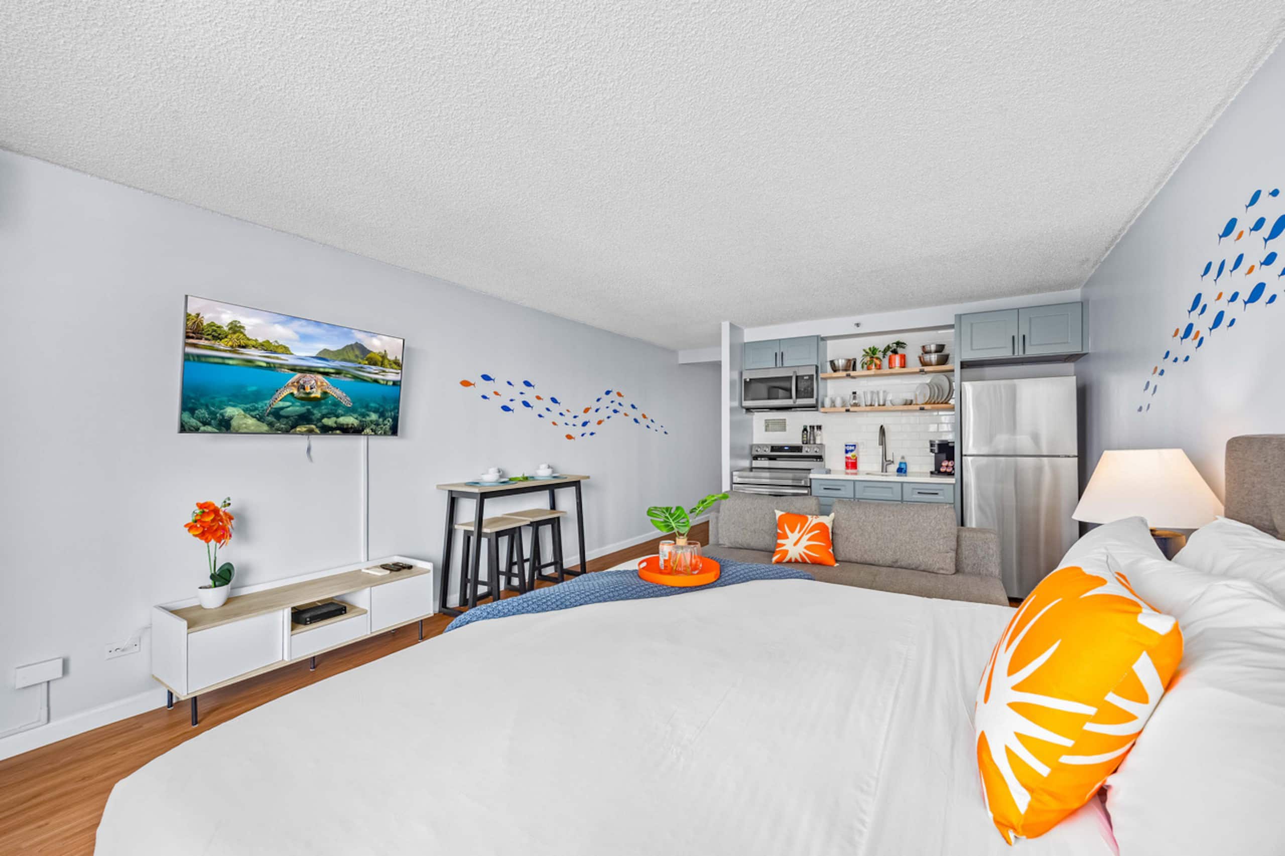 Condo in Honolulu · ★4.81 · 1 bedroom · 2 beds · 1 private bath - Image 8