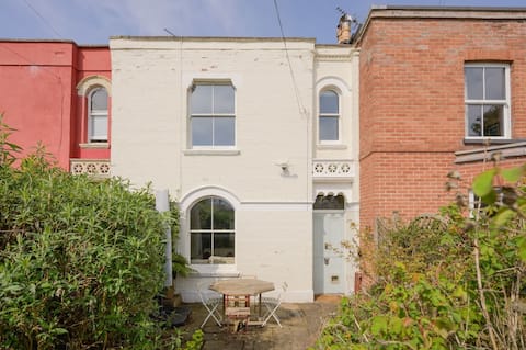 Colourful Victorian Home in Redland with Garden