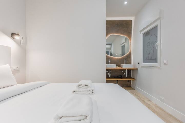 Bright & modern – 3Bedrooms 3Bathrooms -Salamanca gallery image 5