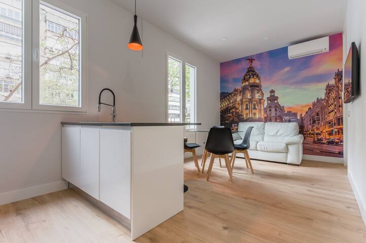 Bright & modern – 3Bedrooms 3Bathrooms -Salamanca gallery image 2