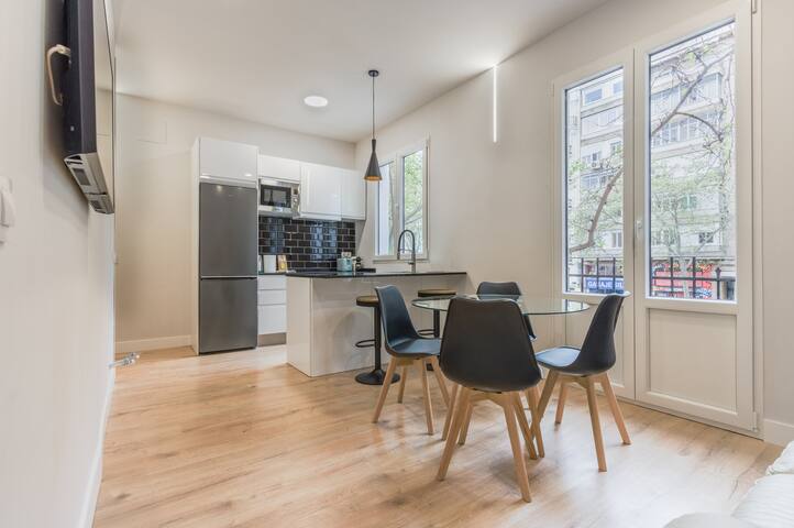 Bright & modern – 3Bedrooms 3Bathrooms -Salamanca gallery image 3