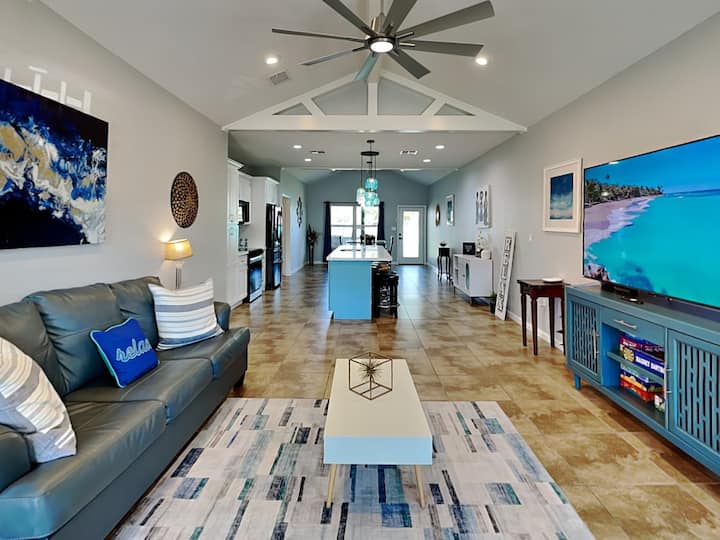 Bayside Abode | Pet-friendly, Downtown - Rockport, TX