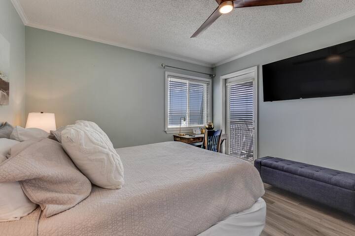 FinTastic-large-020-021-Master Bedroom-1500x1000-72dpi