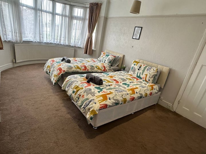 Стая с 2 единични легла