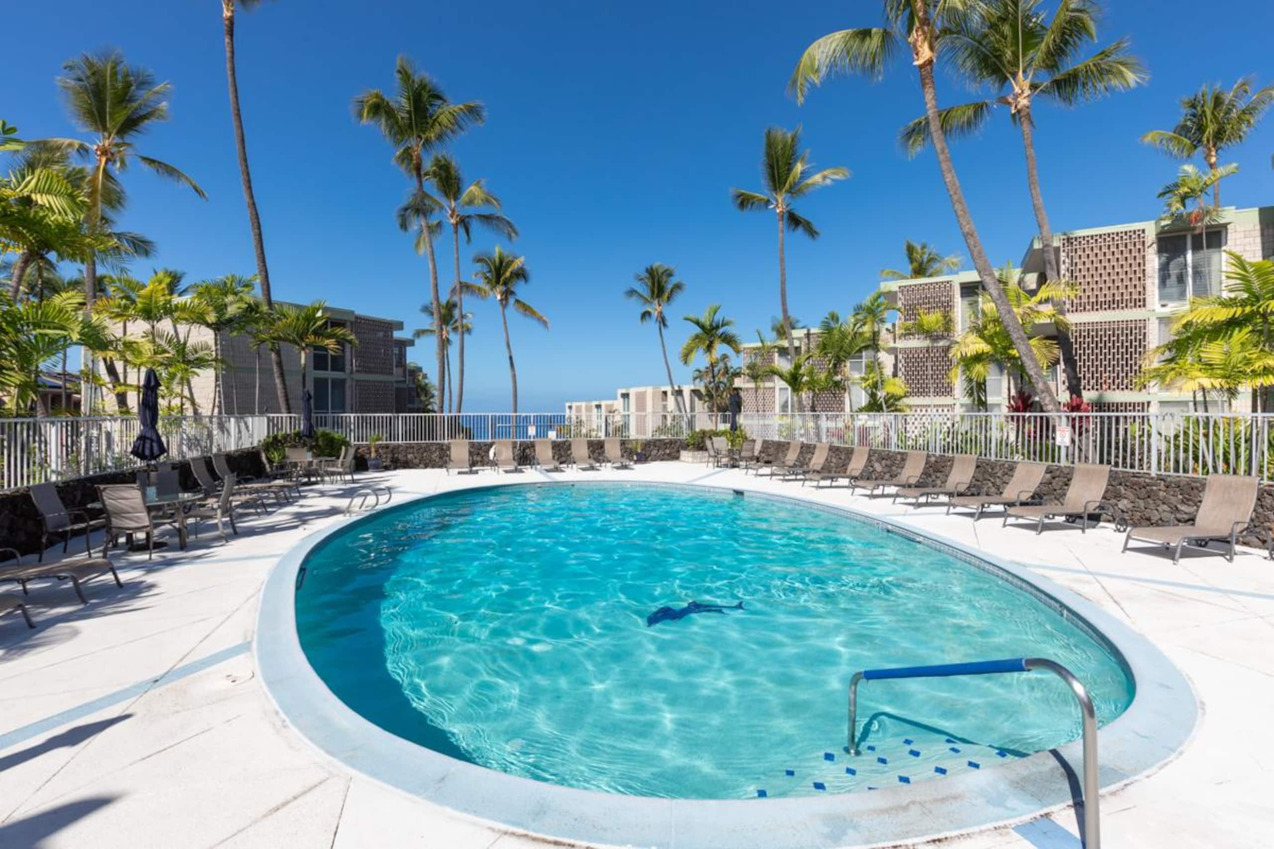 Condo in Kailua-Kona · ★4.83 · 1 bedroom · 2 beds · 1 private bath - Image 25