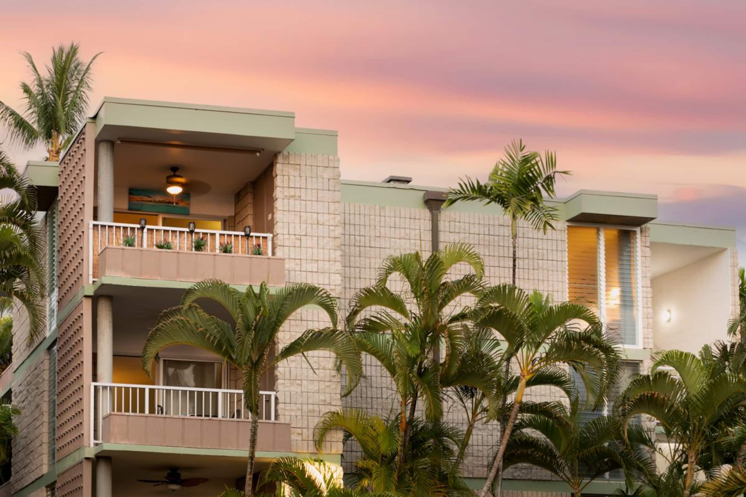 Condo in Kailua-Kona · ★4.83 · 1 bedroom · 2 beds · 1 private bath - Image 19