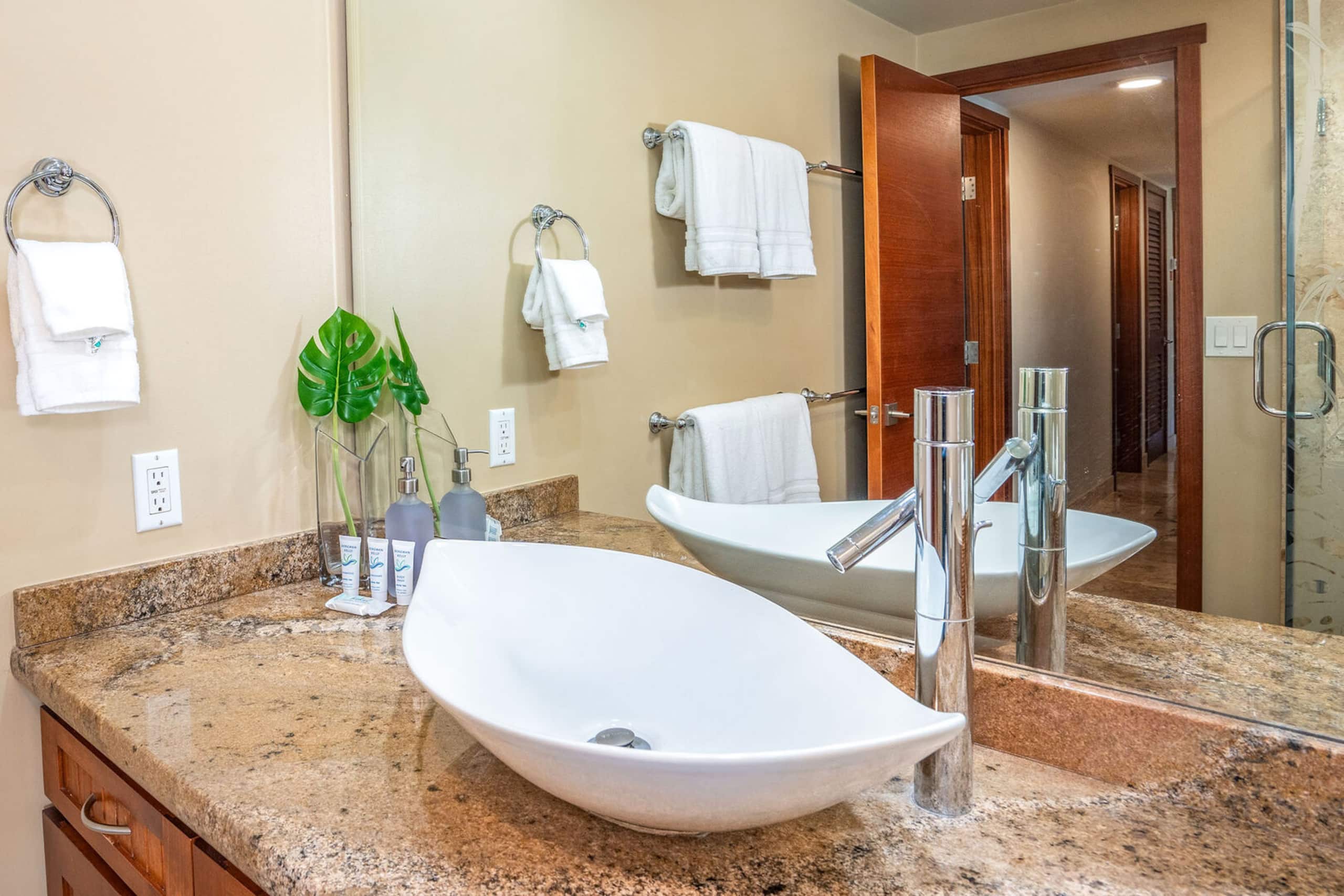 Condo in Kihei · ★5.0 · 3 bedrooms · 5 beds · 2 baths - Image 32