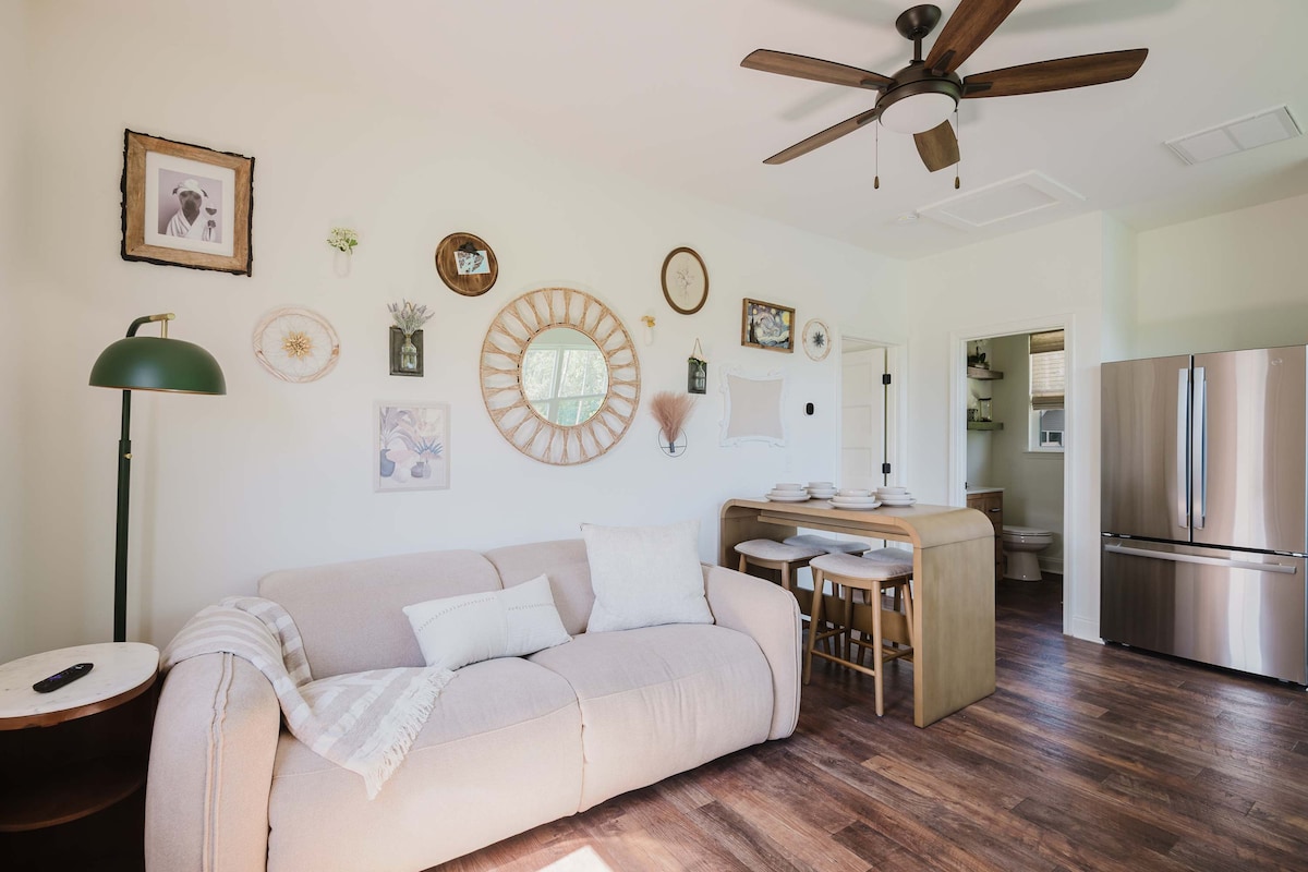 Top performing Airbnb: Walk2OldTown! Modern Lux Private Carriage House in Bluffton