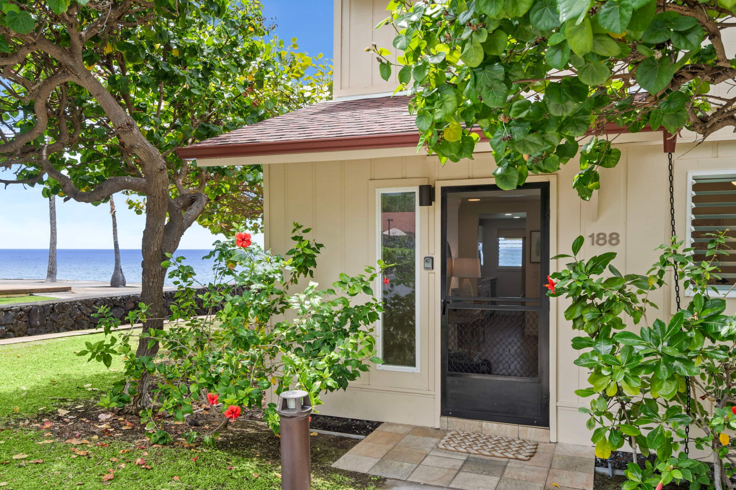 Condo in Kailua-Kona · ★4.8 · 2 bedrooms · 4 beds · 2 baths - Image 25
