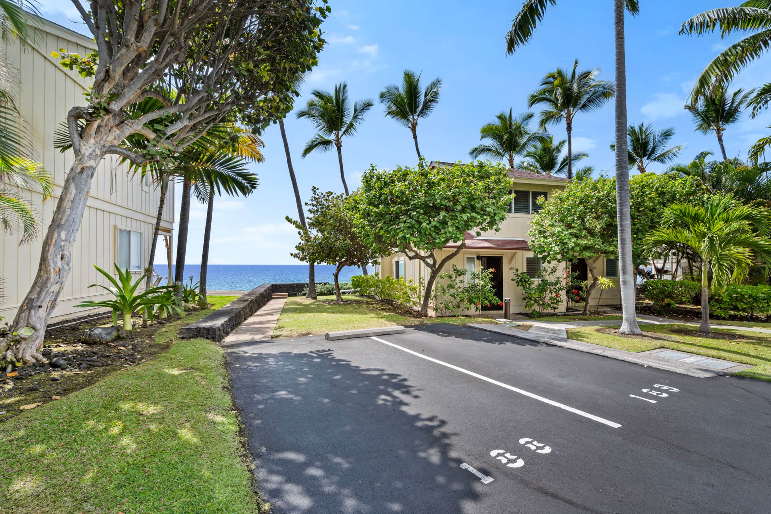 Condo in Kailua-Kona · ★4.8 · 2 bedrooms · 4 beds · 2 baths - Image 39