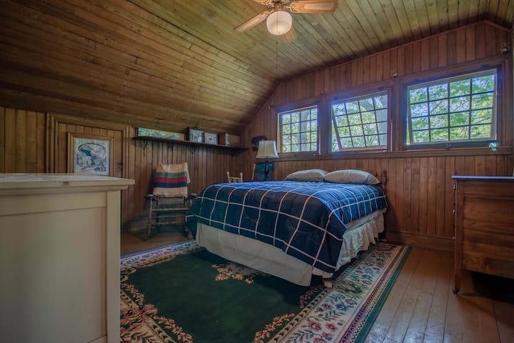 חדר נהר - מיטת קווין סייז אחת