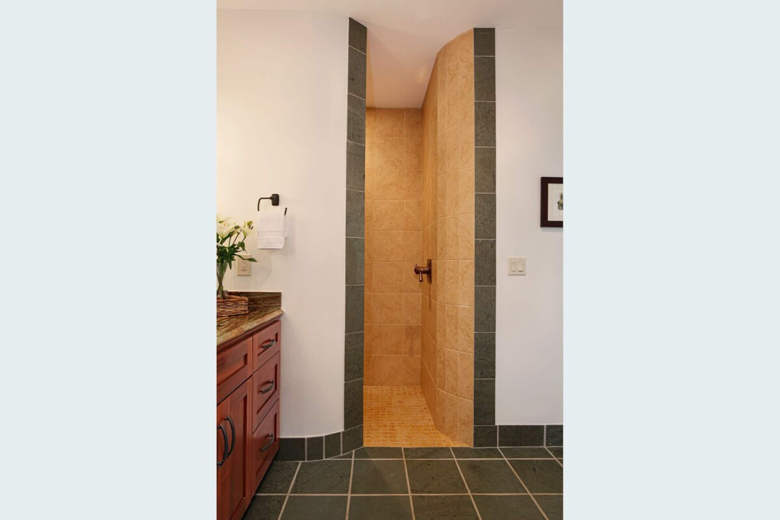 Home in Koloa · ★5.0 · 3 bedrooms · 3 beds · 3.5 baths - Image 37
