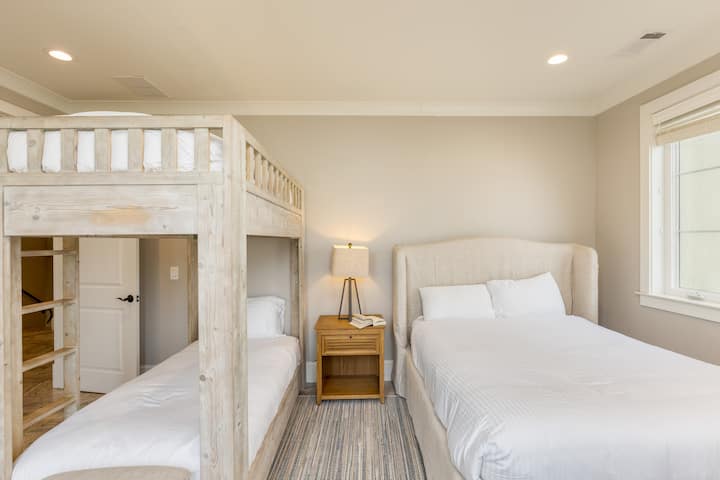 Მე ‑ 5 საძინებელი იდენტურია საძინებელი 4 ‑ ისგან. აქვეა ორადგილიანი საწოლი, ორადგილიანი ორსართულიანი საწოლი და სააბაზანო.