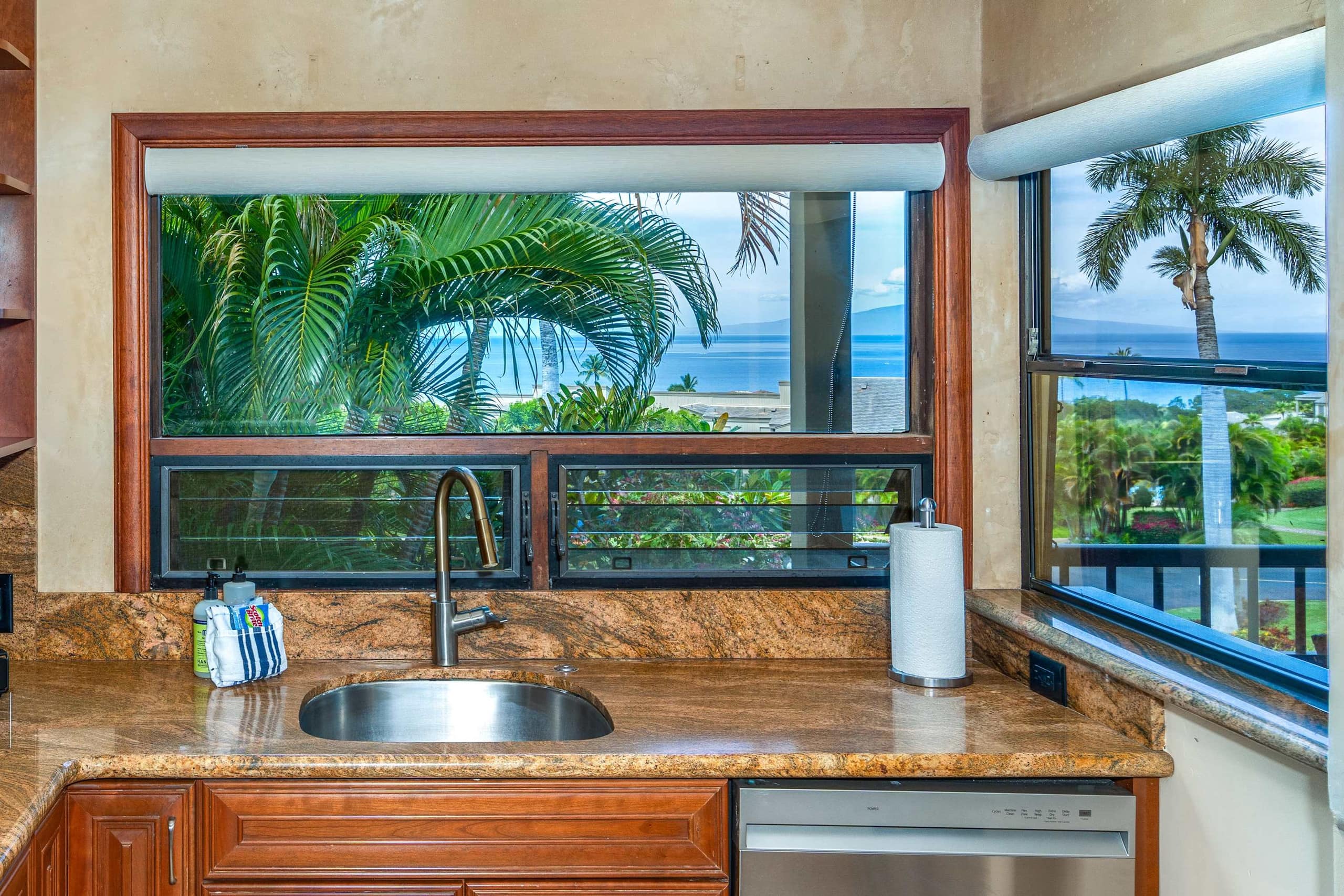 Condo in Kihei · ★5.0 · 2 bedrooms · 3 beds · 2 baths - Image 11