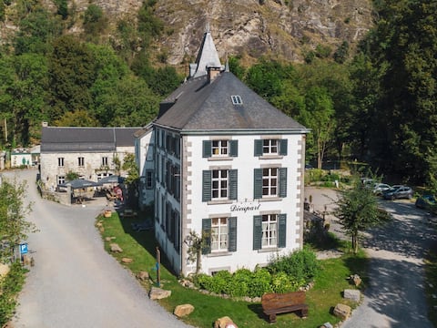 Top Airbnb: Cozy apartment in a 16th-century castle in Aywaille