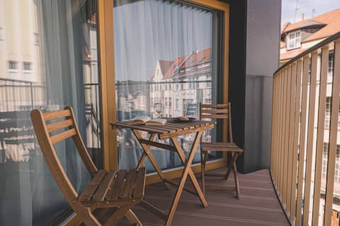 Spacious Studio with Balcony and Air Conditioning