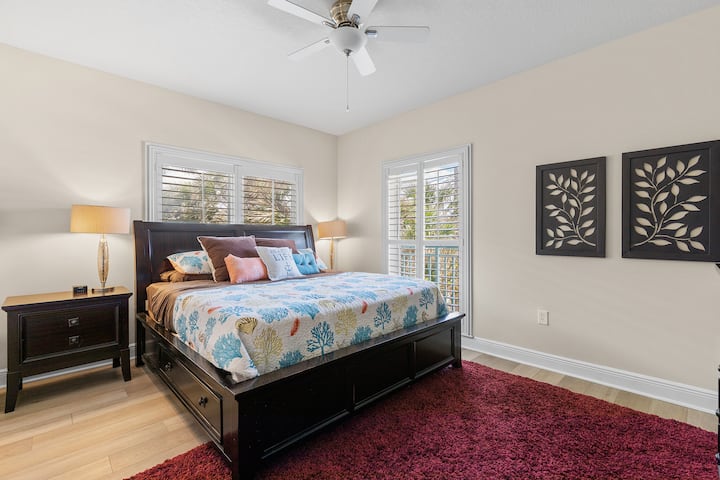 Ванна кімната з основною спальнею