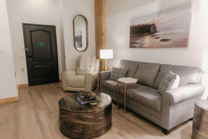 Dockside Suite 1 | The Brix | Pool In Canal Park! - Duluth, MN