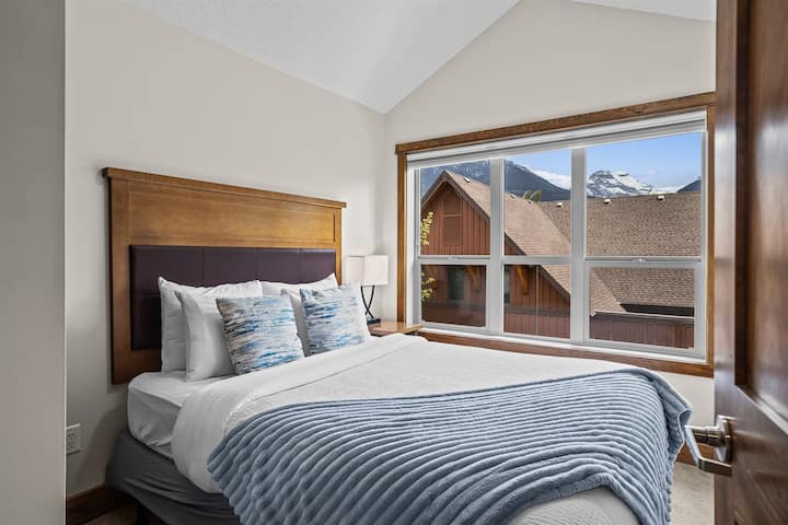 Queen bedroom