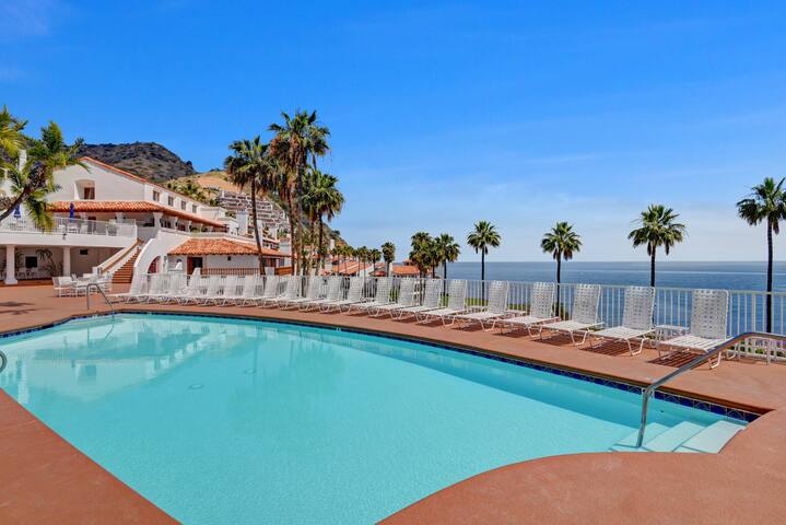 H180: Bright and Airy Villa + Ocean Views from gallery image 3