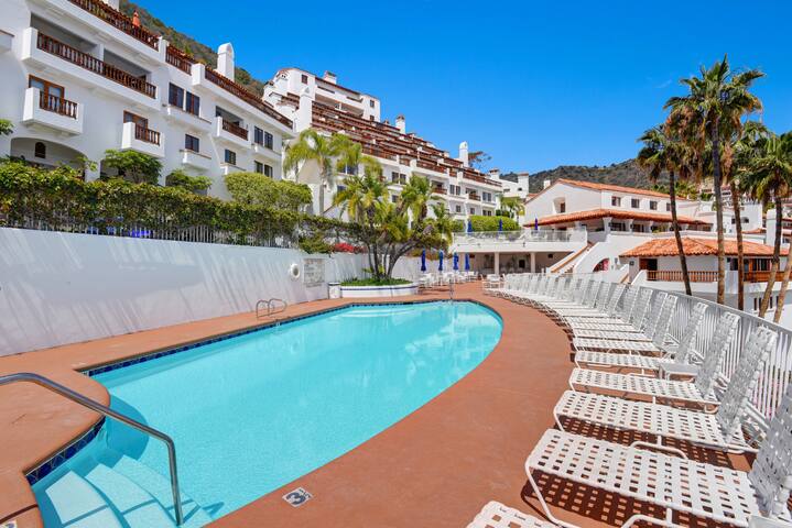 H180: Bright and Airy Villa + Ocean Views from gallery image 2