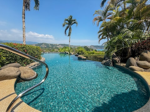 Luxury 3BR Condo at Los Sueños de Montebello
