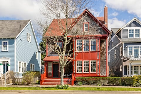 Seabrook's Someplace Else: Hot Tub!