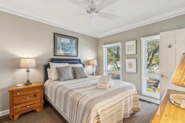 Dormitorio 3 con cama tamaño queen, TV y baño privado