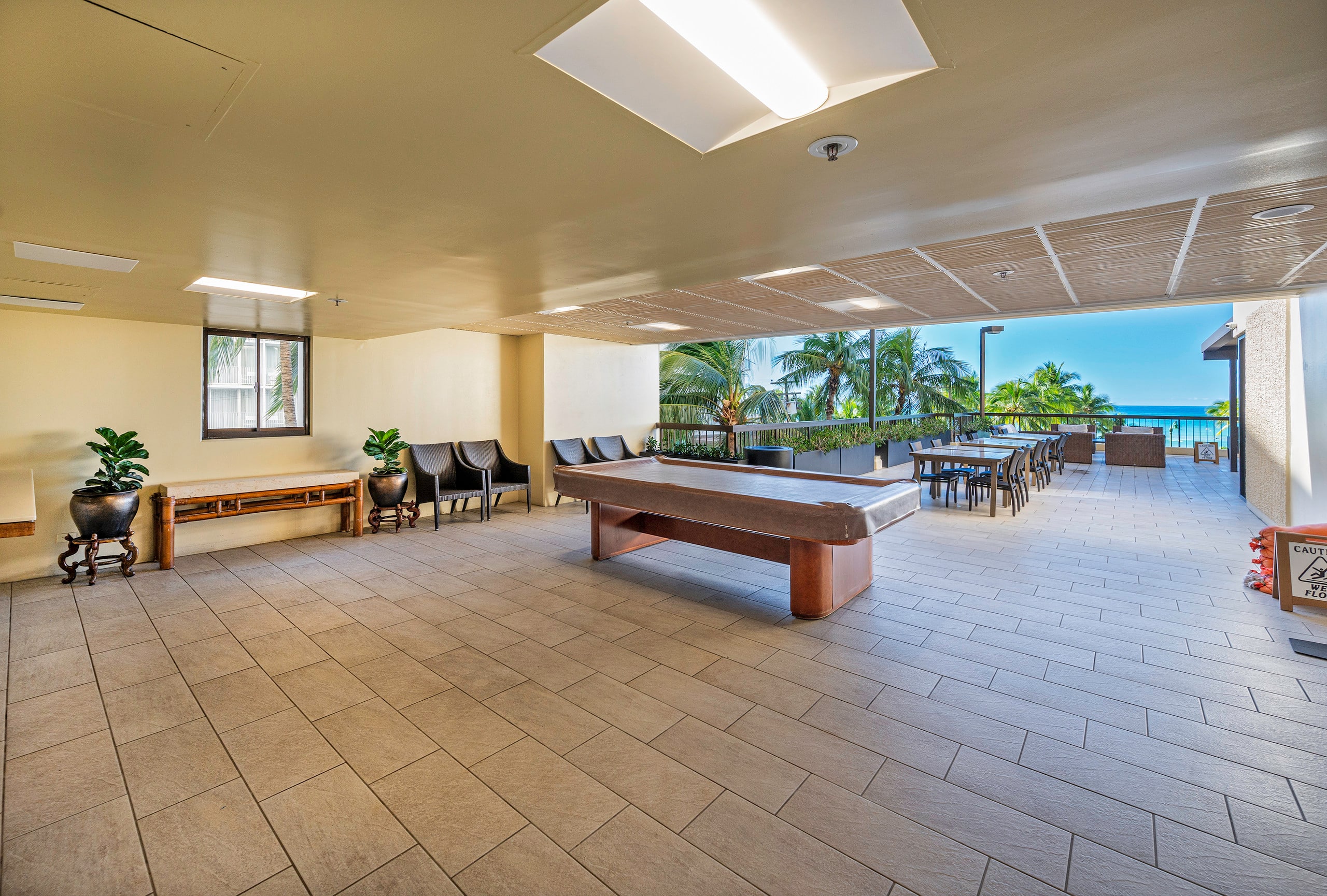 Condo in Honolulu · ★4.9 · 2 bedrooms · 4 beds · 2 private baths - Image 33