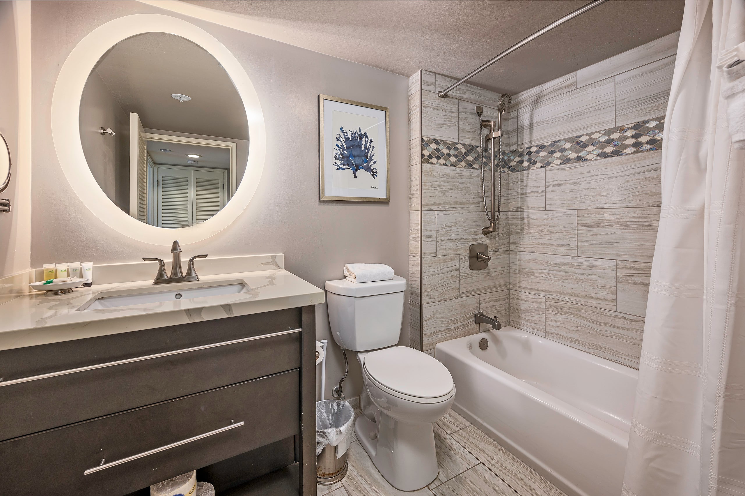 Condo in Honolulu · ★4.9 · 2 bedrooms · 4 beds · 2 private baths - Image 16