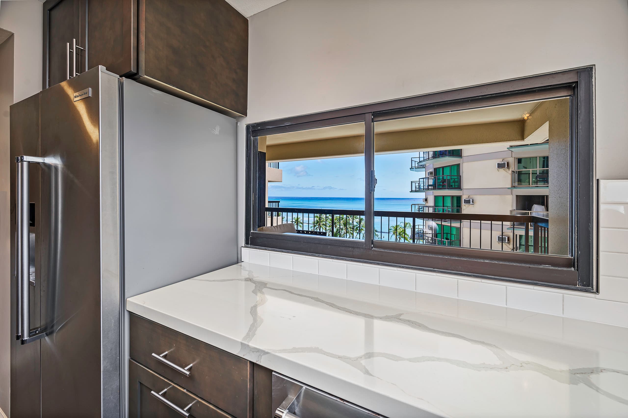 Condo in Honolulu · ★4.9 · 2 bedrooms · 4 beds · 2 private baths - Image 6