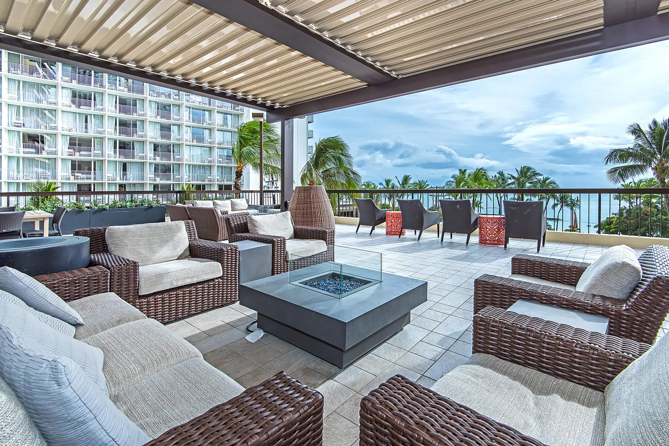 Condo in Honolulu · ★4.9 · 2 bedrooms · 4 beds · 2 private baths - Image 24