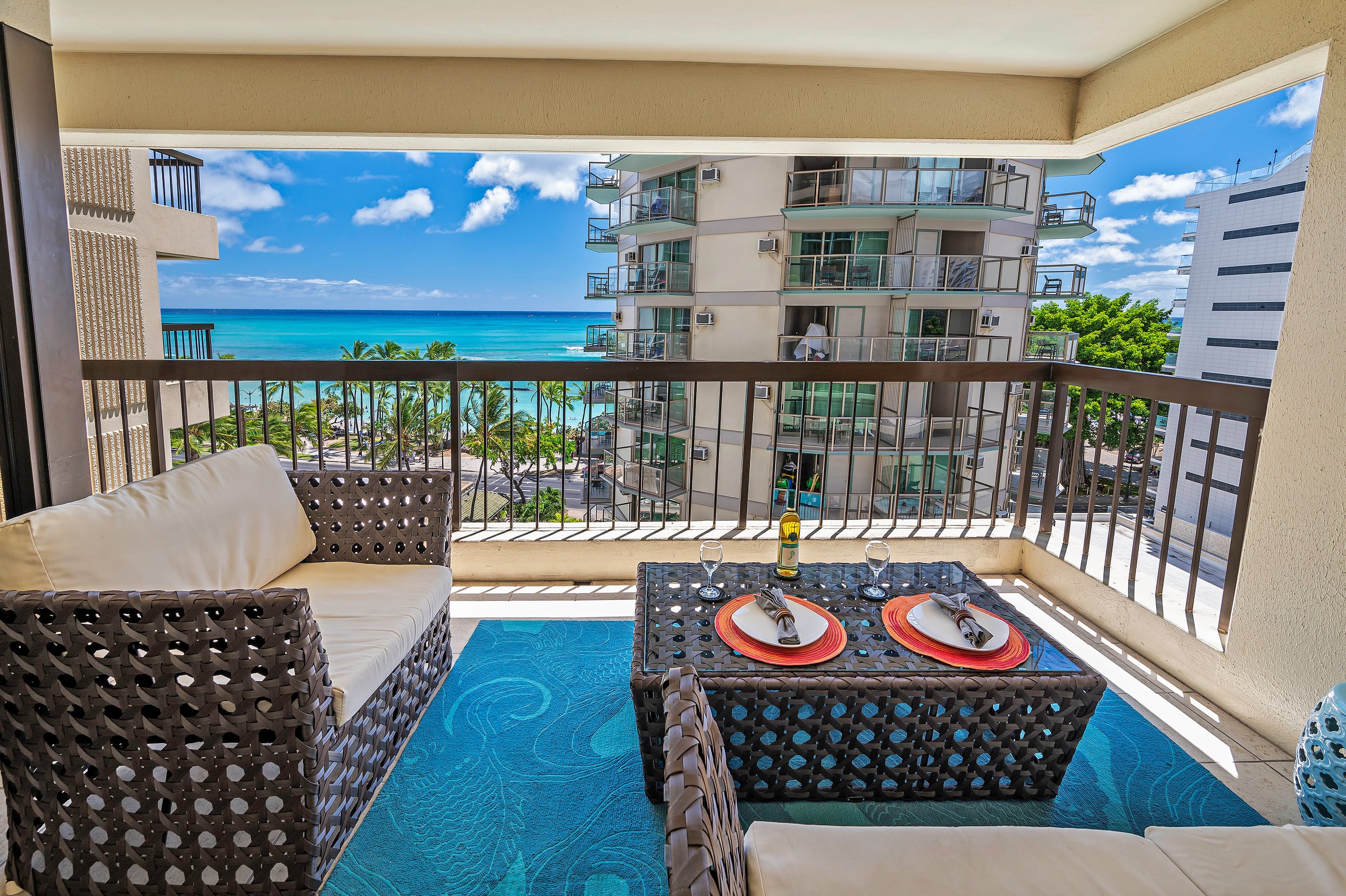 Condo in Honolulu · ★4.9 · 2 bedrooms · 4 beds · 2 private baths - Image 18