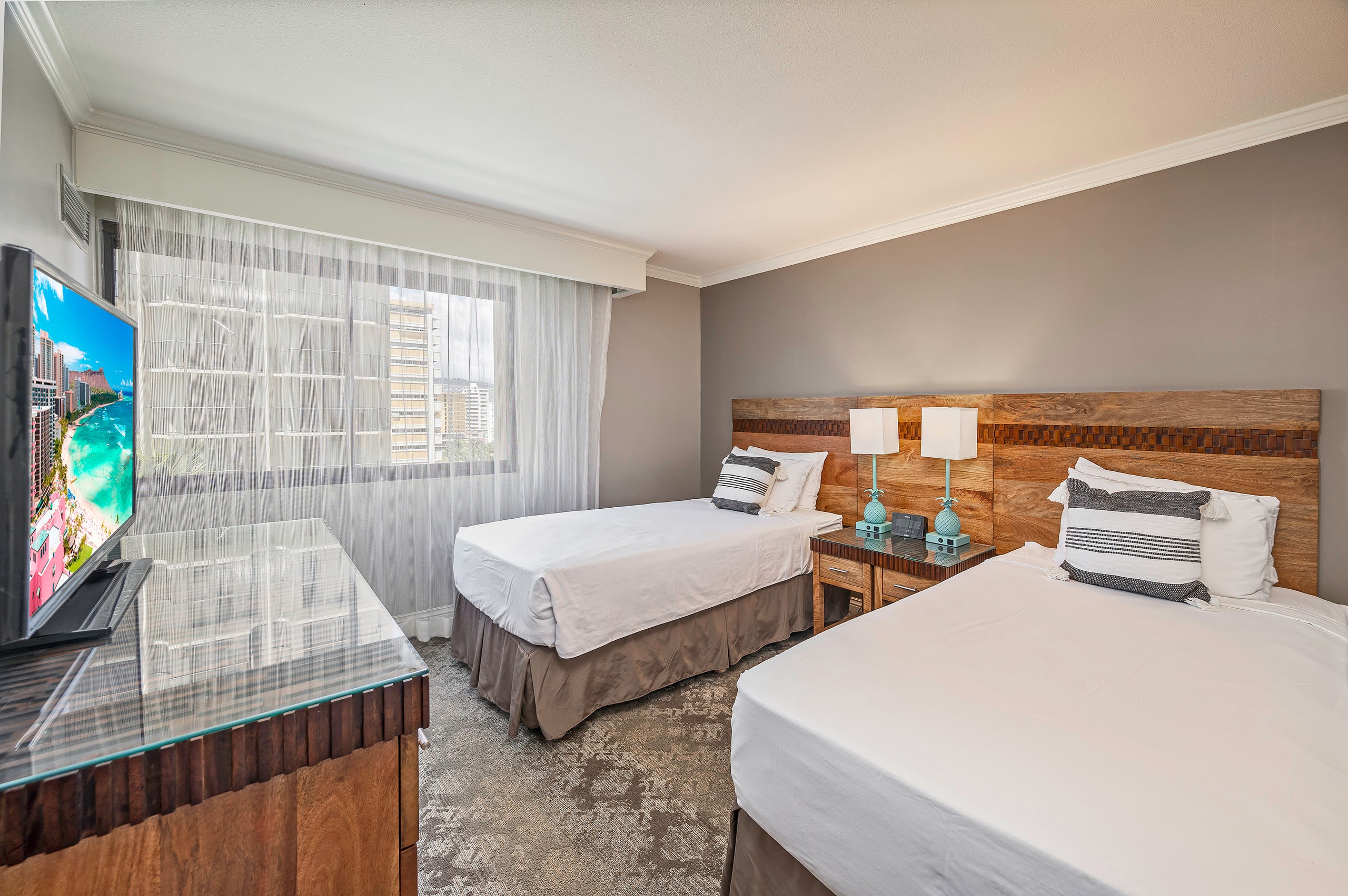 Condo in Honolulu · ★4.9 · 2 bedrooms · 4 beds · 2 private baths - Image 13