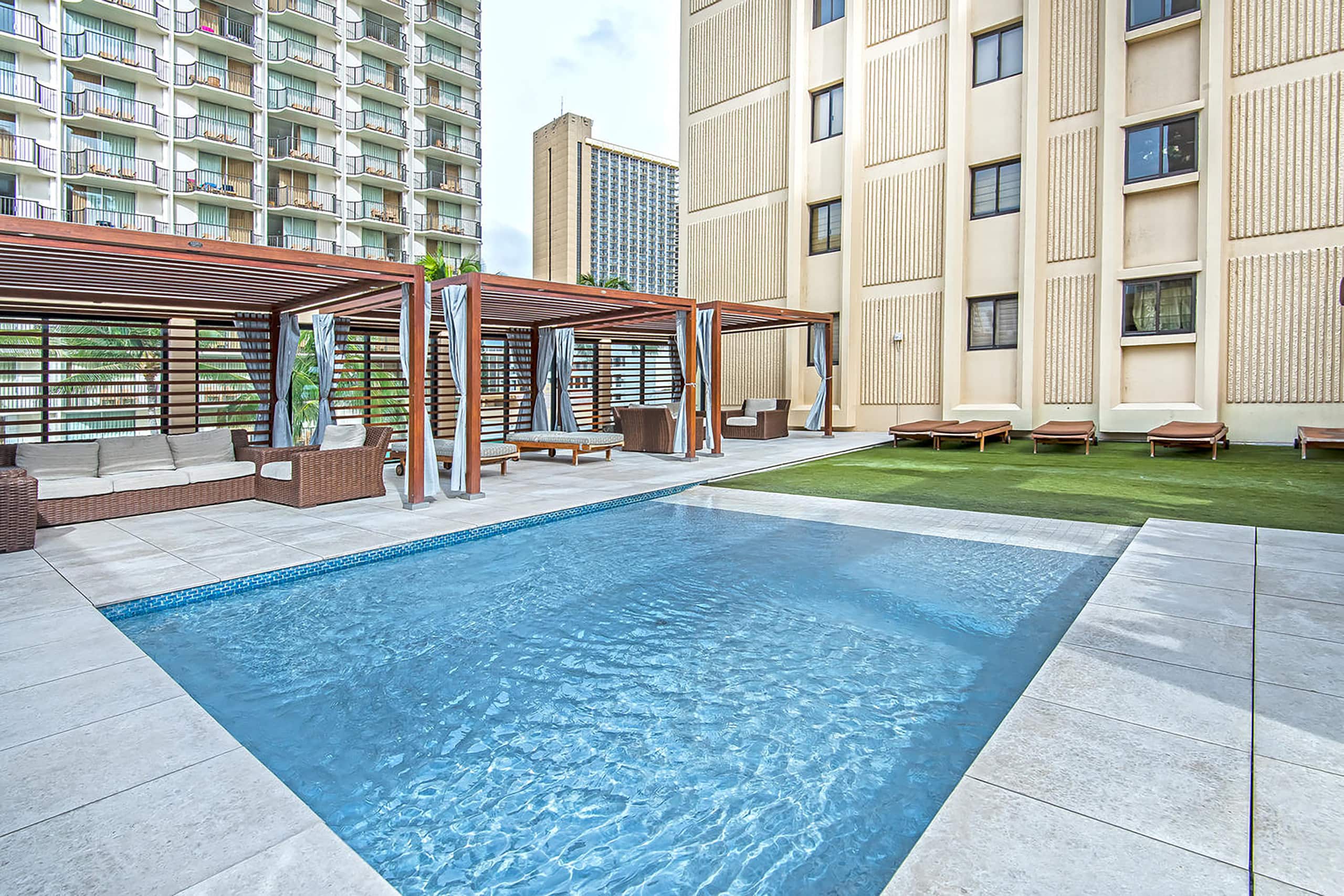 Condo in Honolulu · ★4.9 · 2 bedrooms · 4 beds · 2 private baths - Image 40