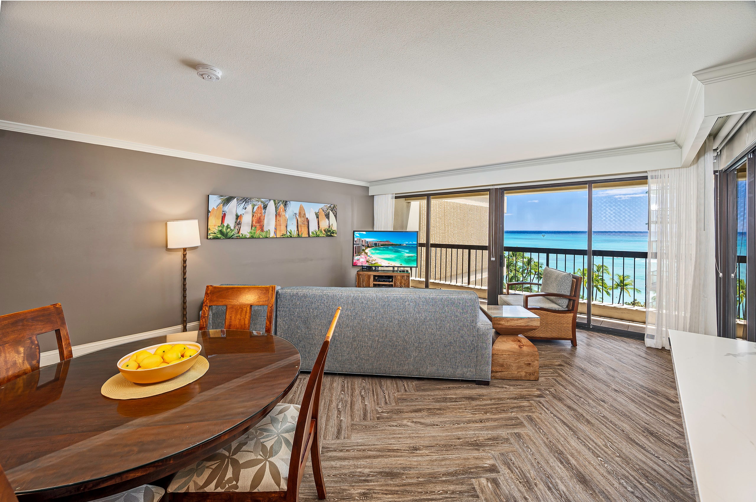 Condo in Honolulu · ★4.9 · 2 bedrooms · 4 beds · 2 private baths - Image 4