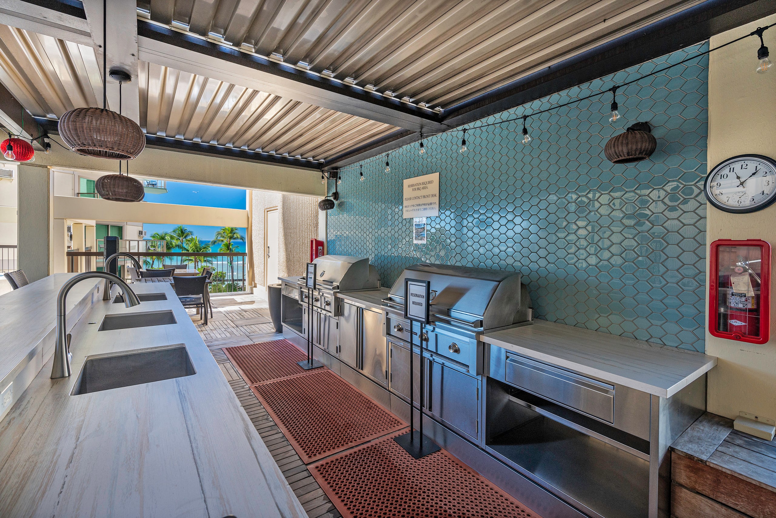 Condo in Honolulu · ★4.9 · 2 bedrooms · 4 beds · 2 private baths - Image 29