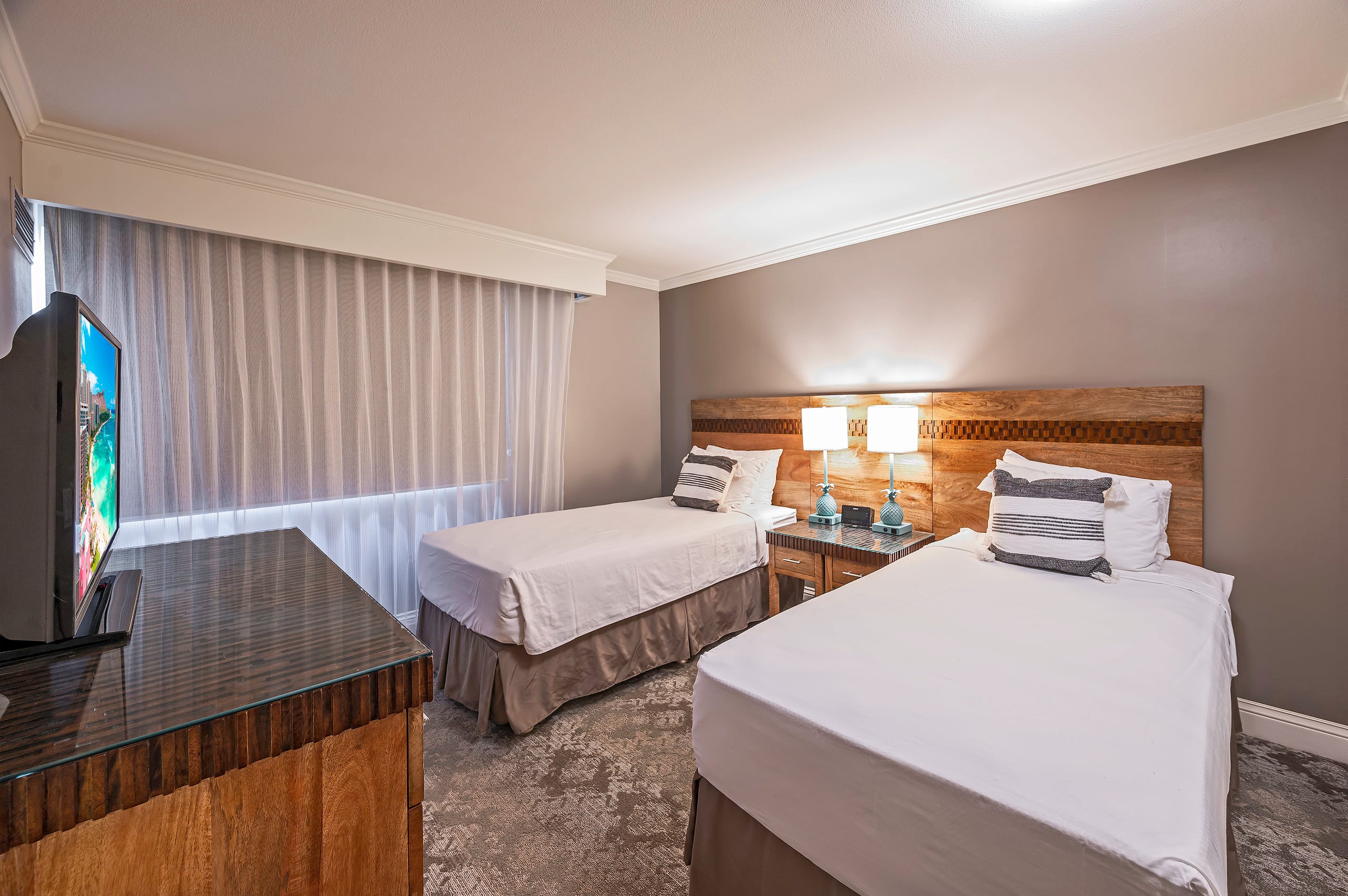 Condo in Honolulu · ★4.9 · 2 bedrooms · 4 beds · 2 private baths - Image 12