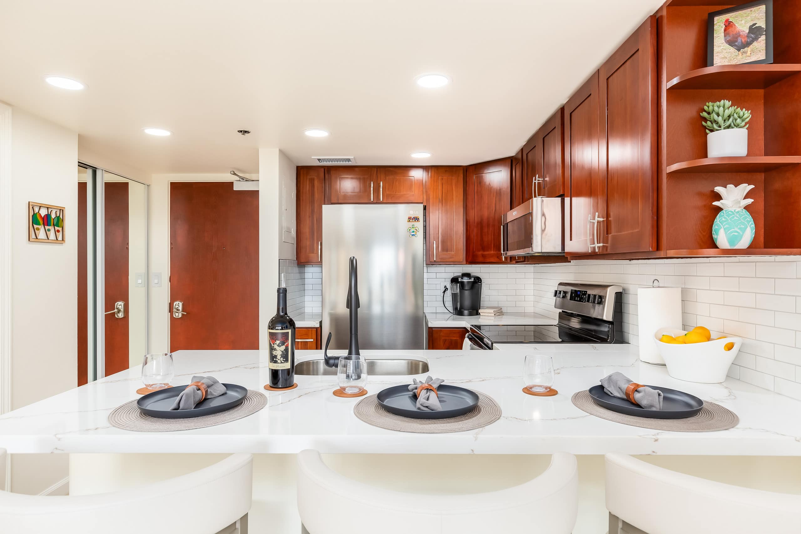 Condo in Honolulu · ★4.94 · 1 bedroom · 2 beds · 1 bath - Image 10