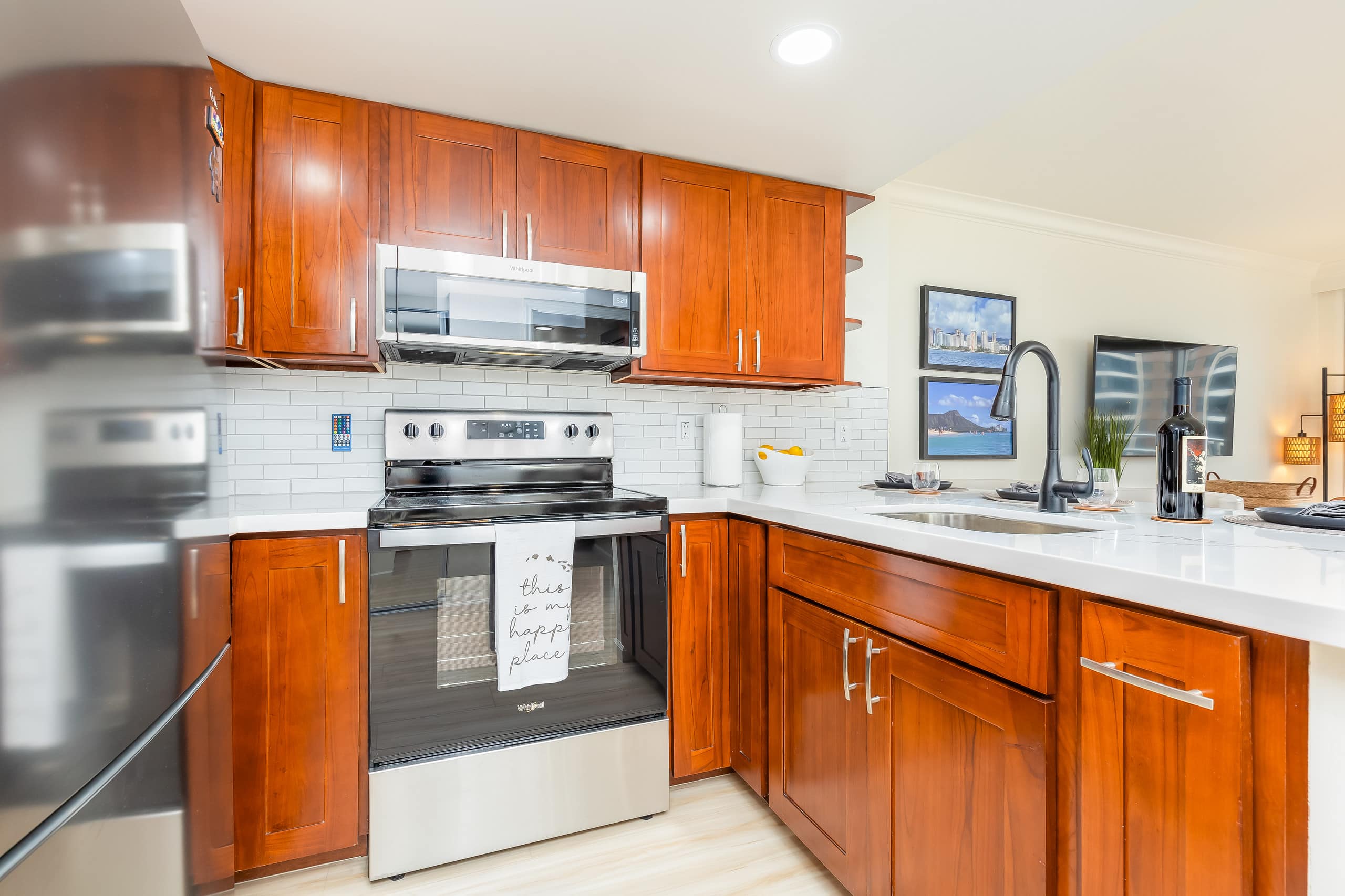 Condo in Honolulu · ★4.94 · 1 bedroom · 2 beds · 1 bath - Image 7