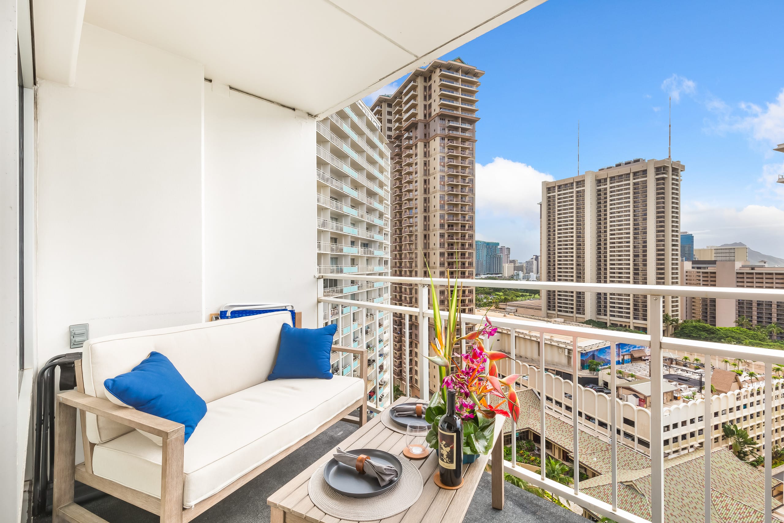 Condo in Honolulu · ★4.94 · 1 bedroom · 2 beds · 1 bath - Image 17