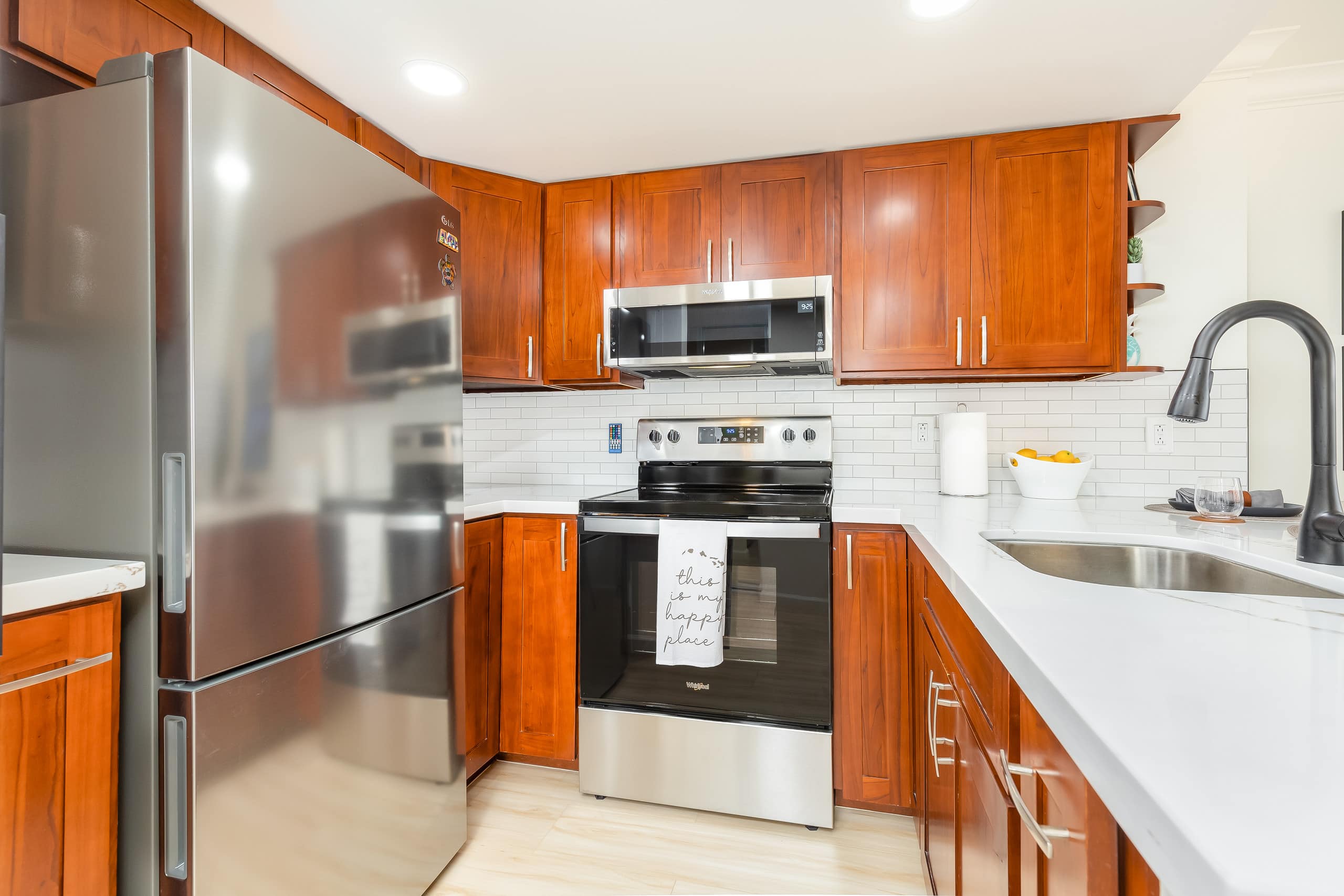 Condo in Honolulu · ★4.94 · 1 bedroom · 2 beds · 1 bath - Image 11