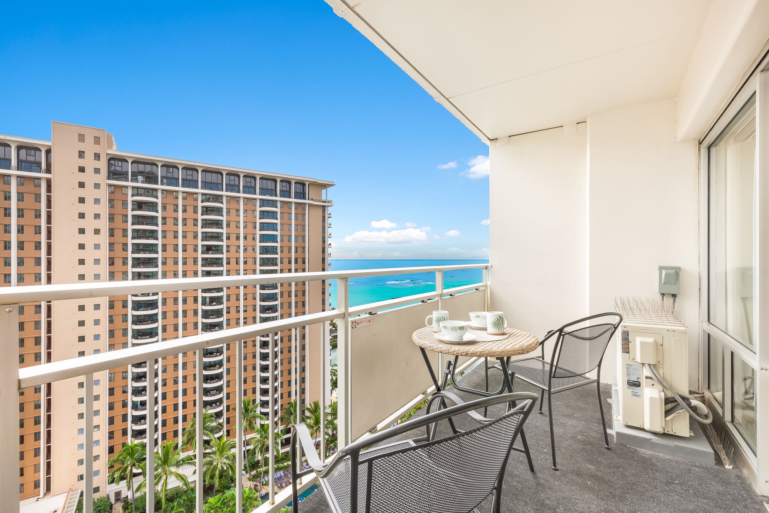 Condo in Honolulu · ★4.94 · 1 bedroom · 2 beds · 1 bath - Image 16