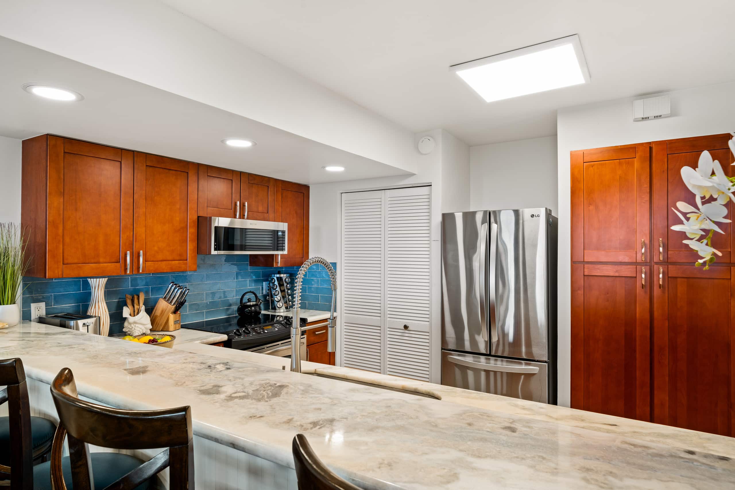 Condo in Lahaina · ★4.33 · 2 bedrooms · 2 beds · 2.5 baths - Image 3