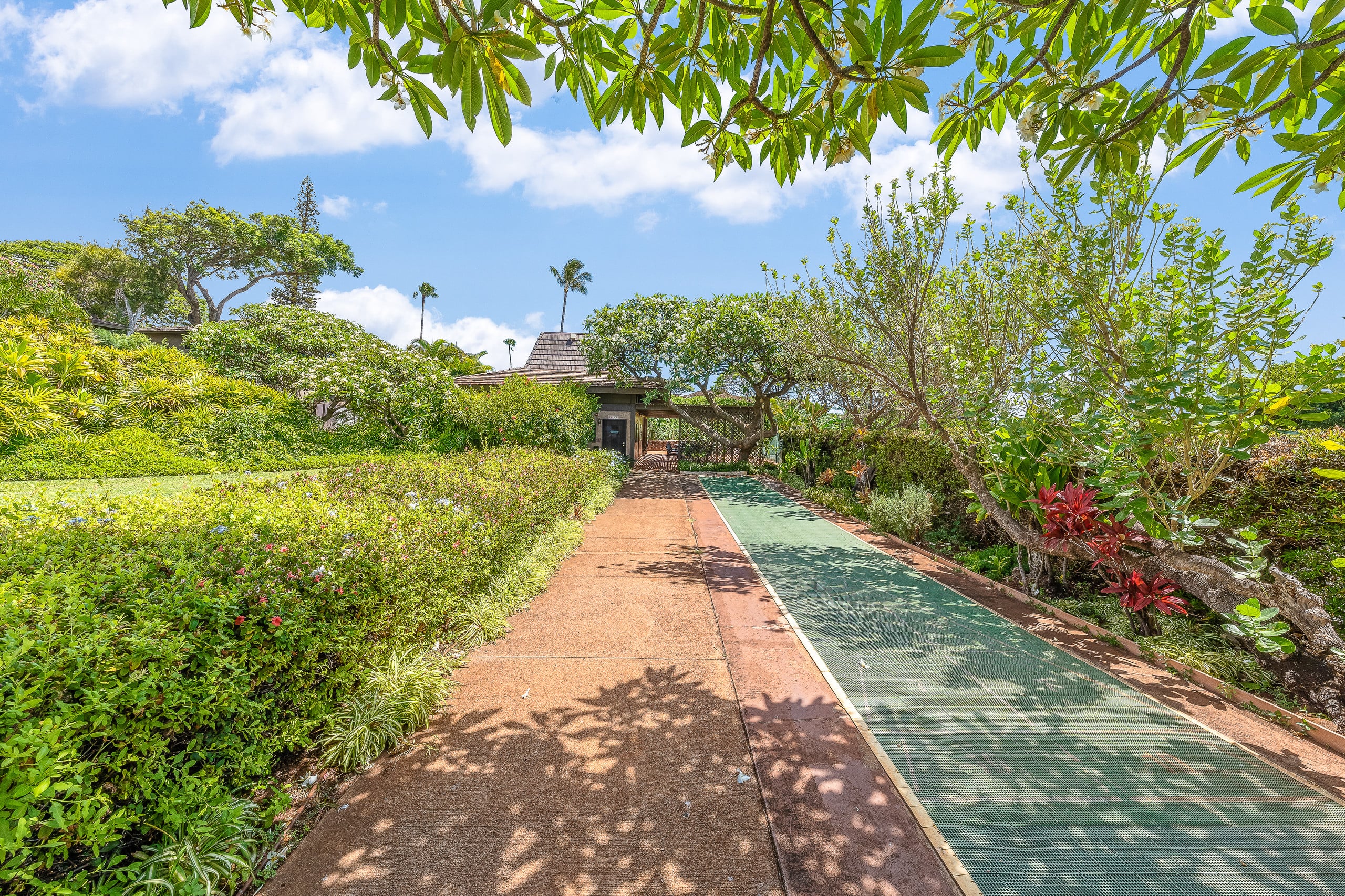 Condo in Lahaina · ★4.33 · 2 bedrooms · 2 beds · 2.5 baths - Image 26