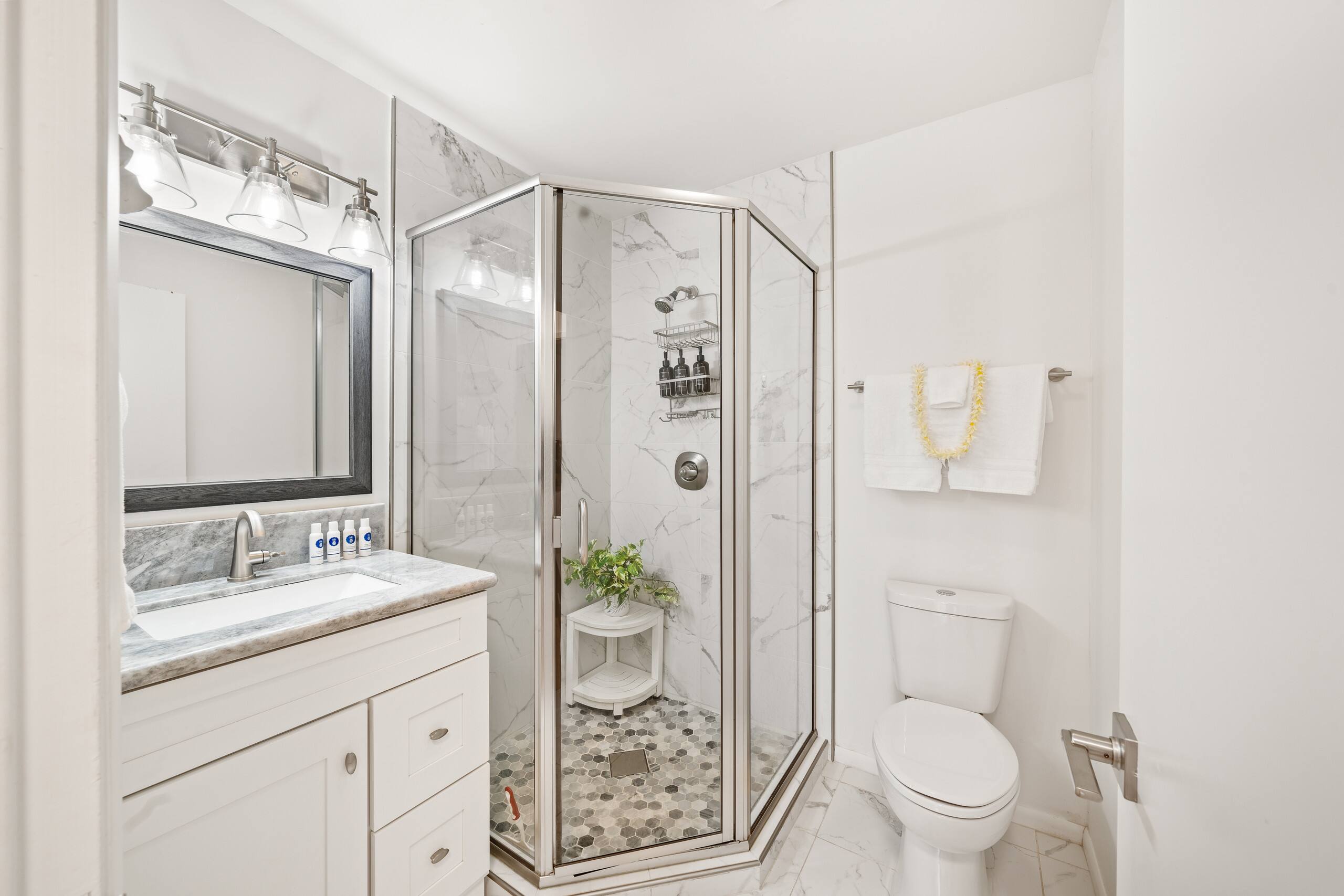 Condo in Lahaina · ★4.33 · 2 bedrooms · 2 beds · 2.5 baths - Image 21