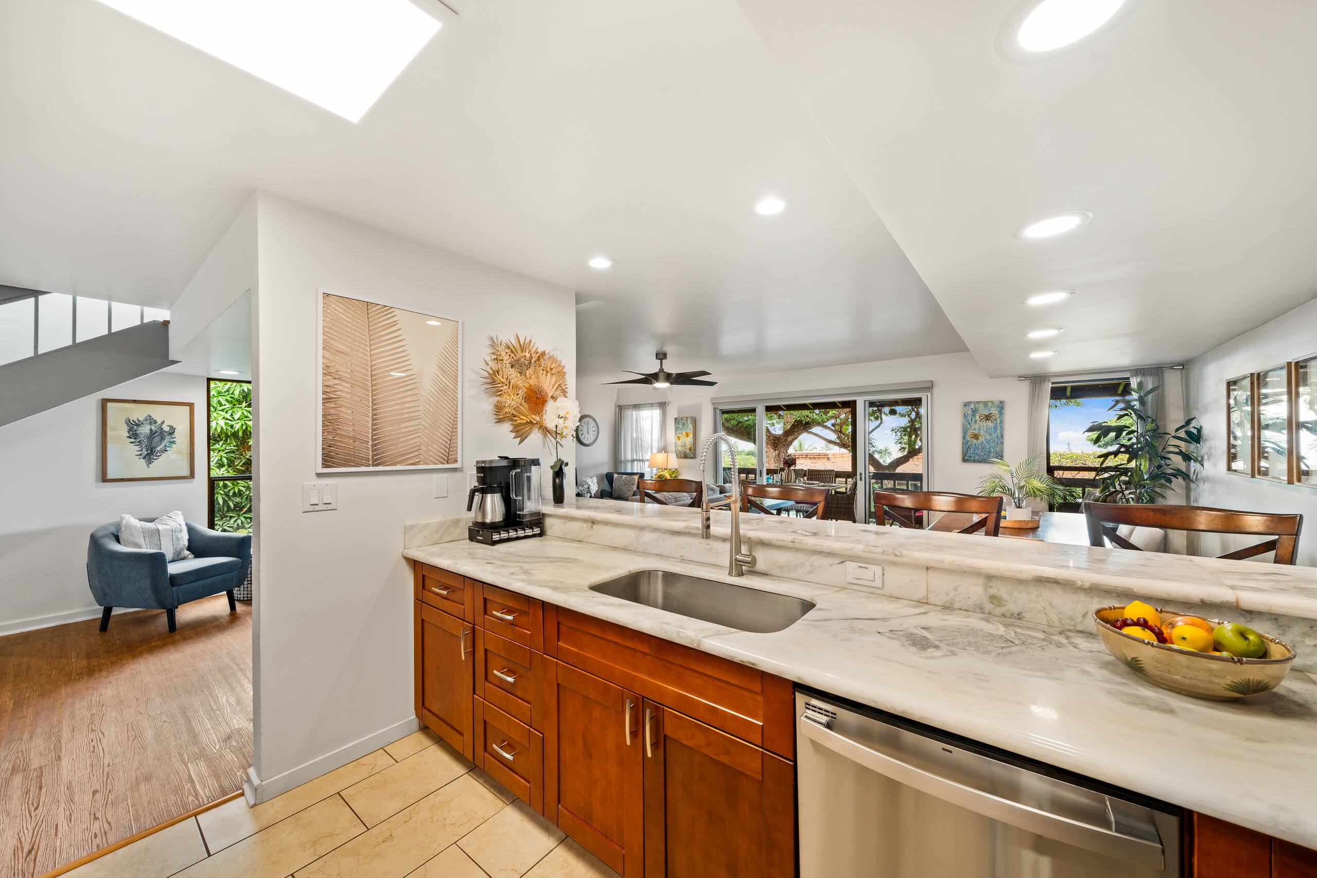 Condo in Lahaina · ★4.33 · 2 bedrooms · 2 beds · 2.5 baths - Image 4