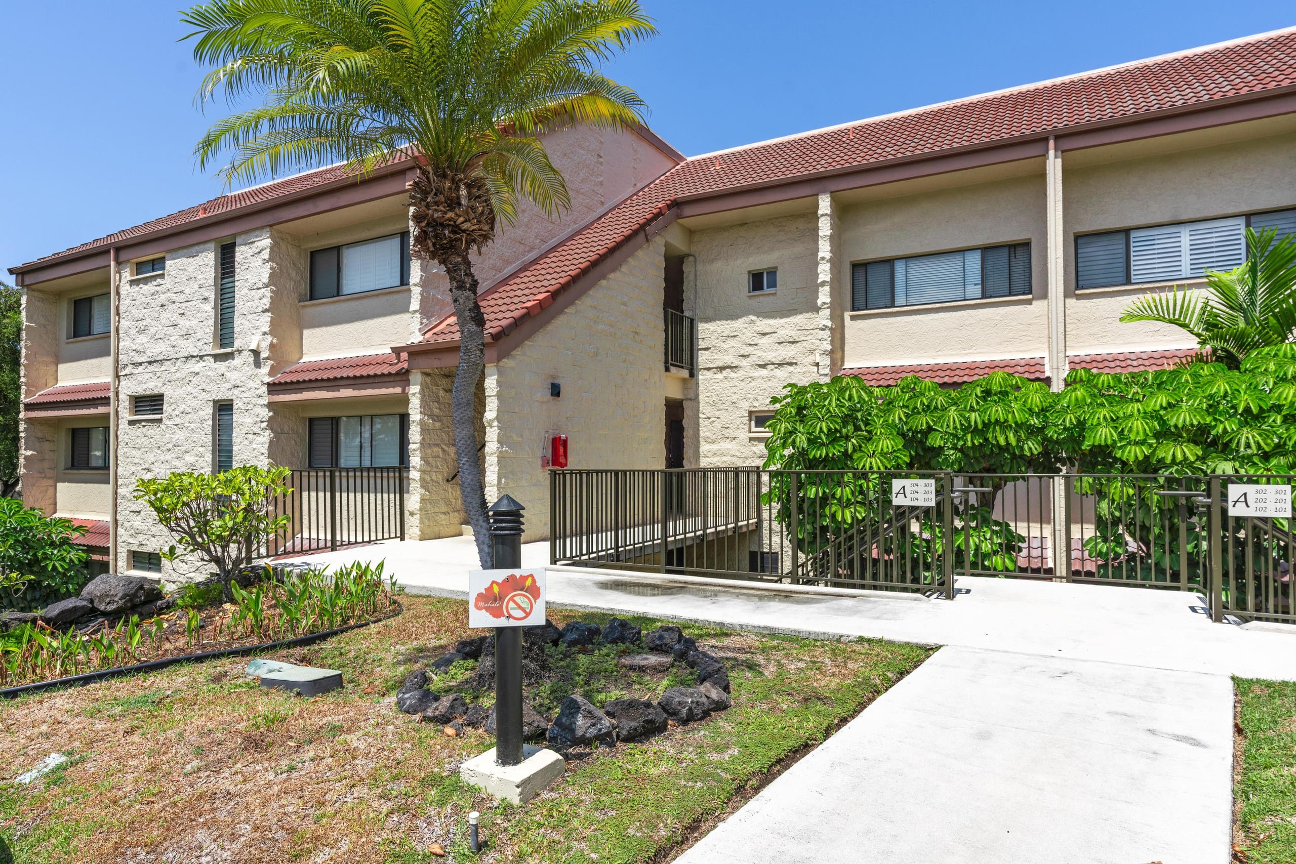 Condo in Kailua-Kona · ★4.58 · 2 bedrooms · 3 beds · 2 shared baths - Image 33