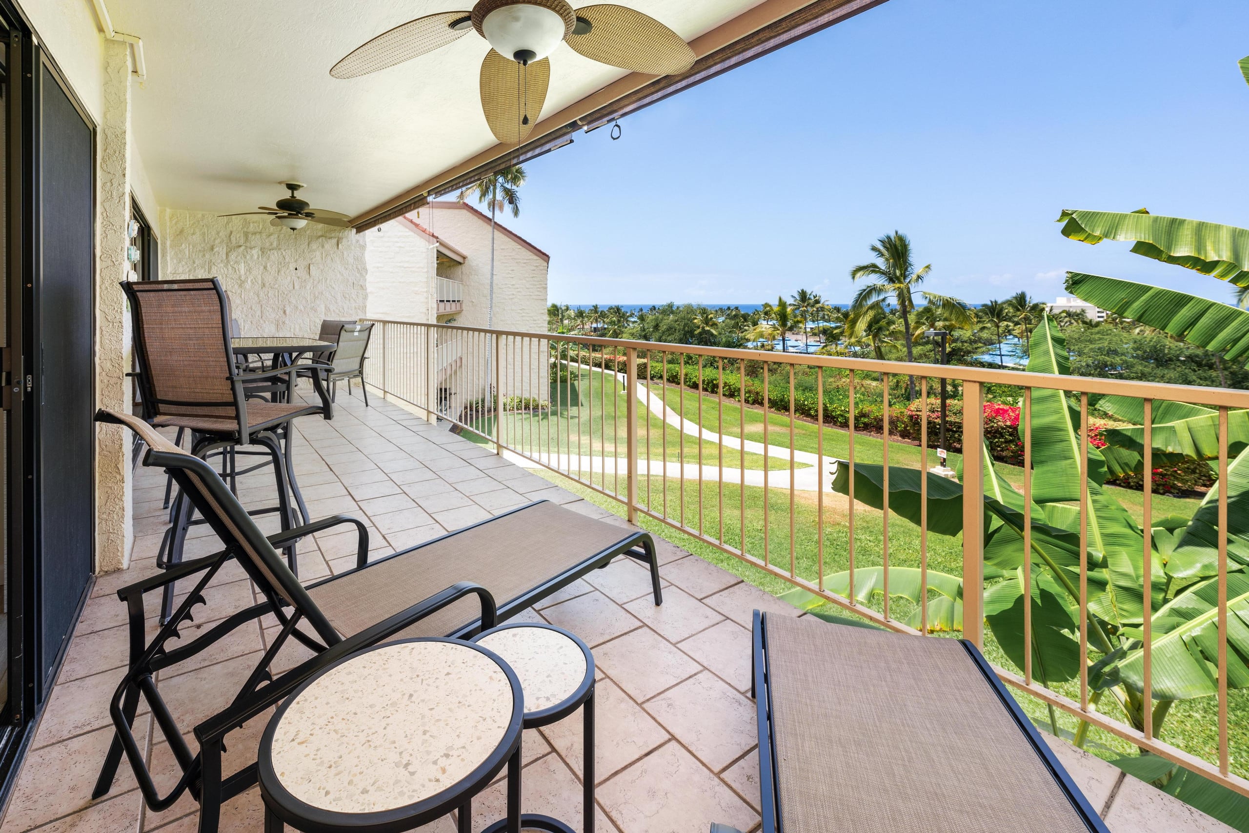 Condo in Kailua-Kona · ★4.58 · 2 bedrooms · 3 beds · 2 shared baths - Image 2