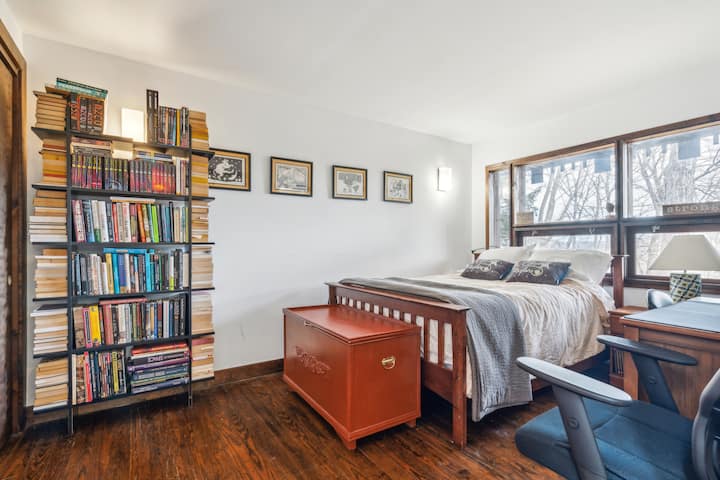 ריהוט, עץ, בתוך הבית, מיטה, מנורה